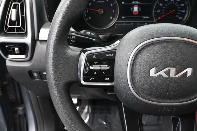 2023 Kia Sorento LX - Photo 26