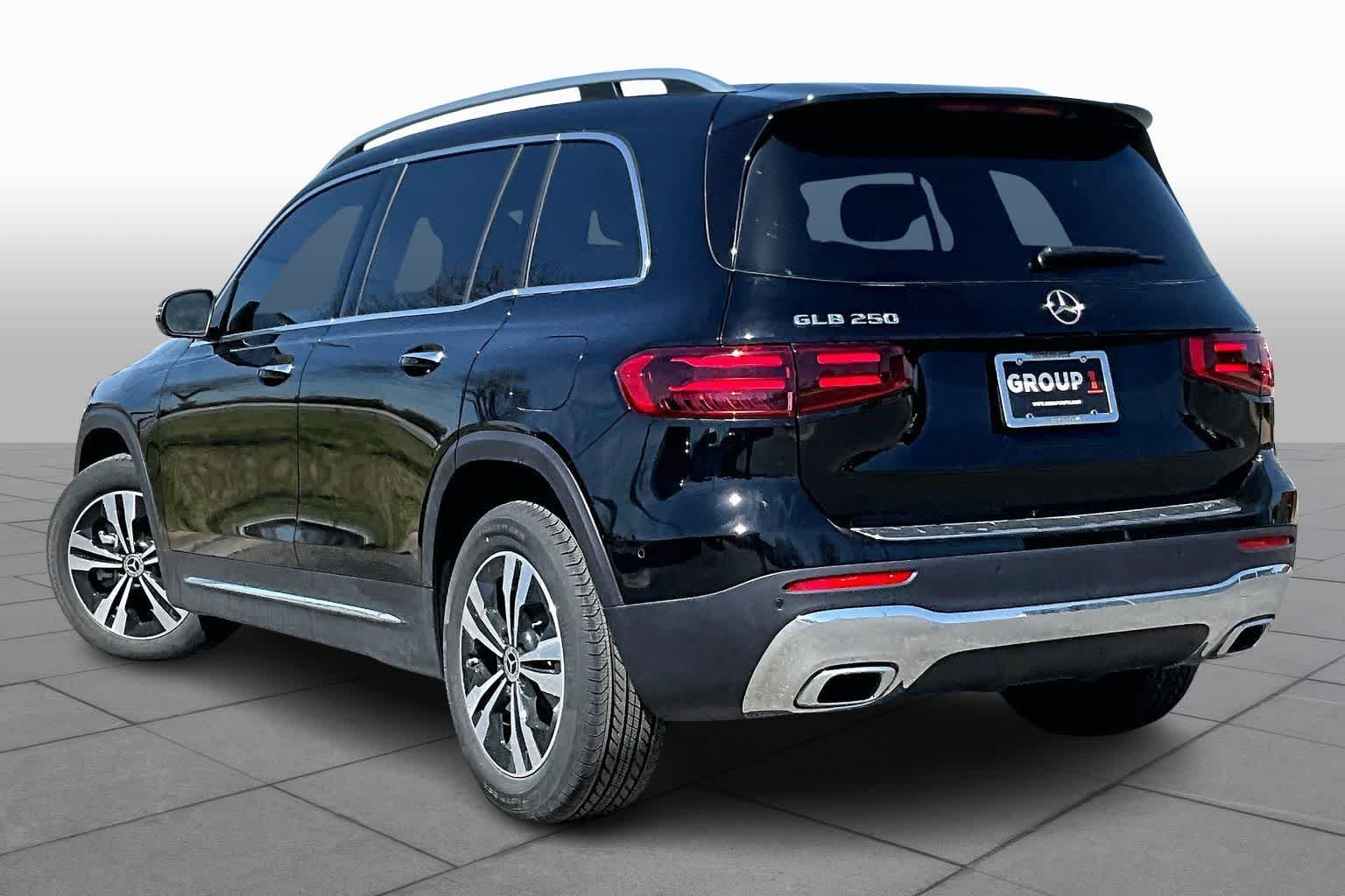 New 2026 Night Black Mercedes-Benz GLB 250 image 4
