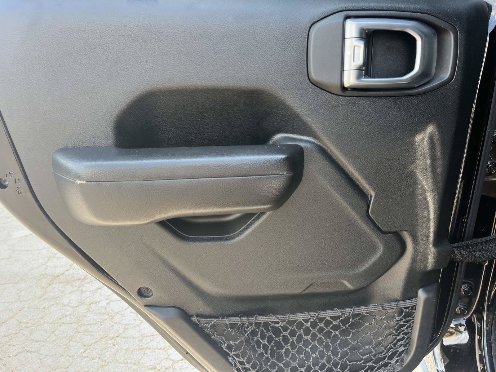 Used 2018 Black Clearcoat Jeep Sport S image 21