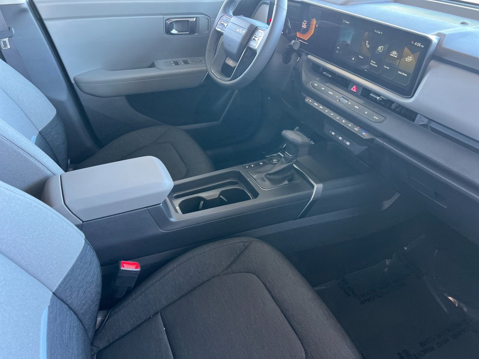 New 2027 Snow White Pearl Kia LX image 16