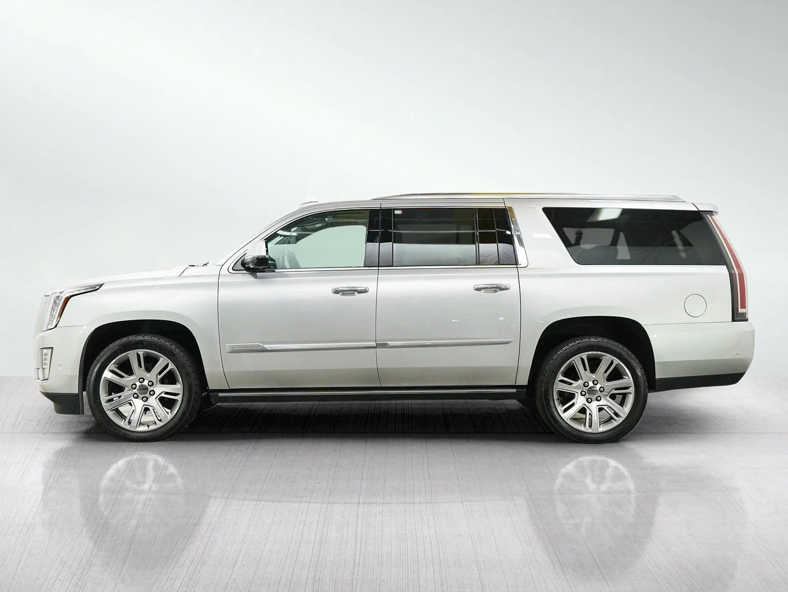Used 2020 Cadillac Escalade ESV Premium Luxury with VIN 1GYS4JKJ7LR140758 for sale in Burnsville, Minnesota