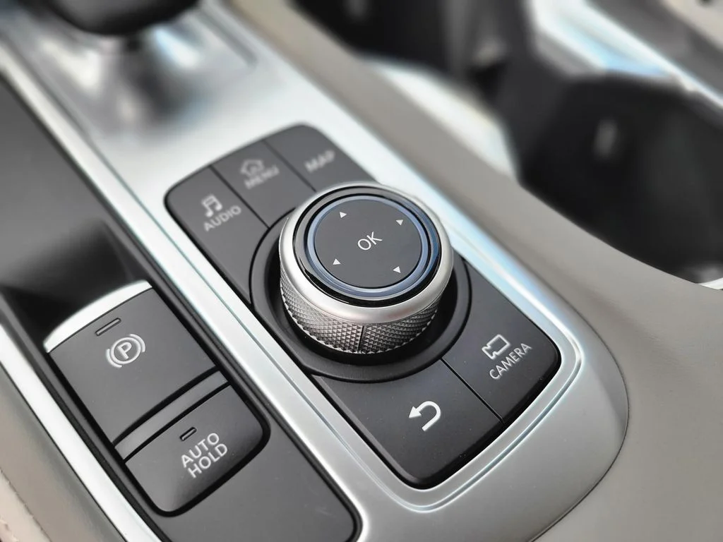 New 2027 HARBOR GRAY INFINITI Luxe FWD image 22