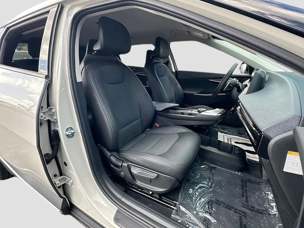 Certified Used 2024  Kia Light image 27