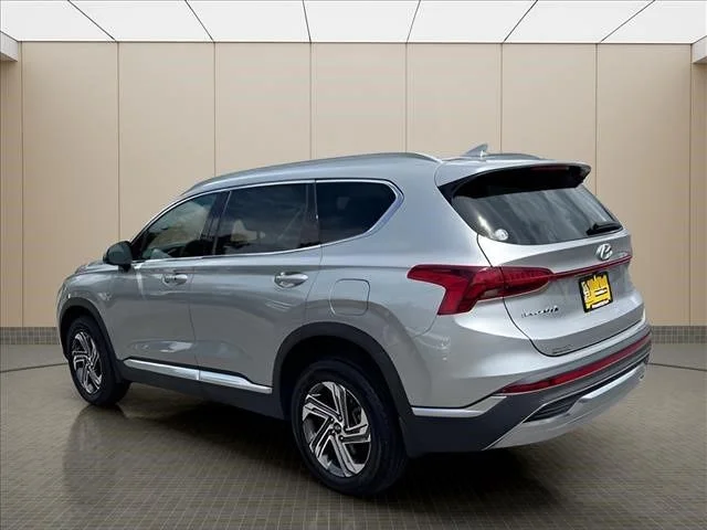 Used 2022 Silver Hyundai SEL image 4