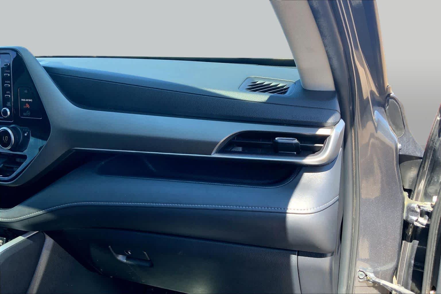 Used 2020 Magnetic Gray Metallic Toyota XLE image 19