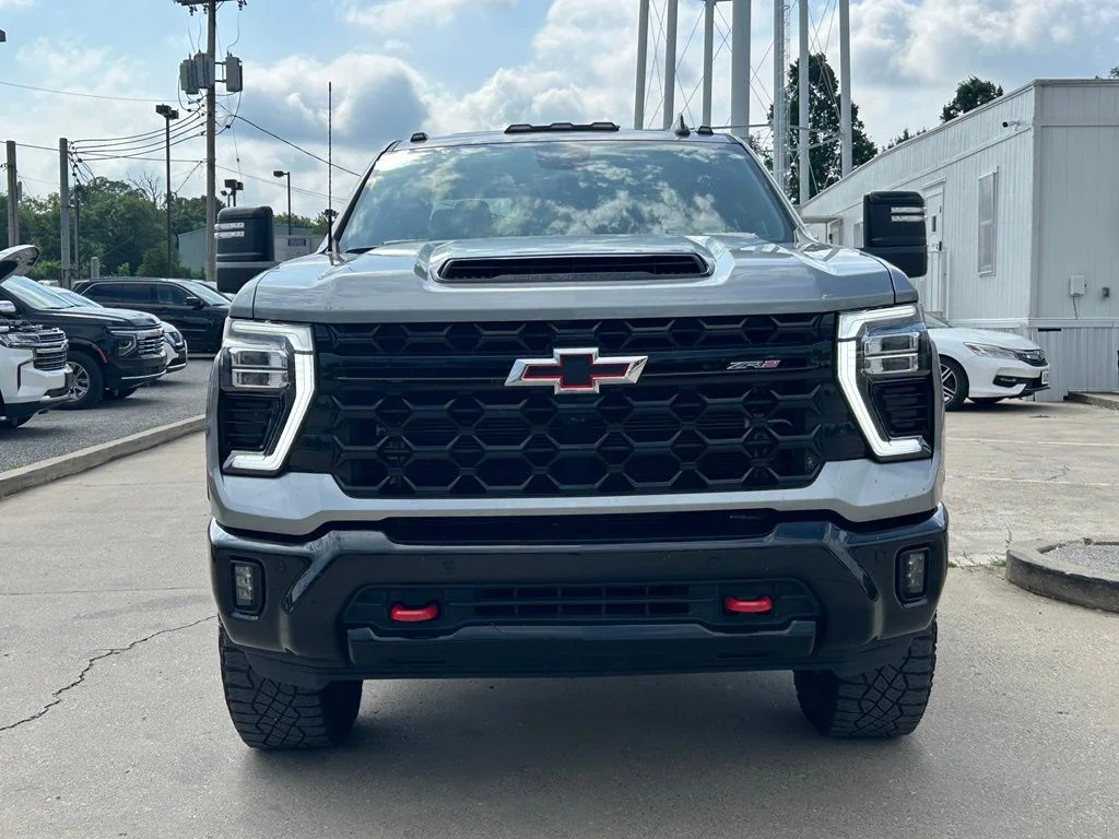 Used 2025 Gray Chevrolet ZR2 image 3
