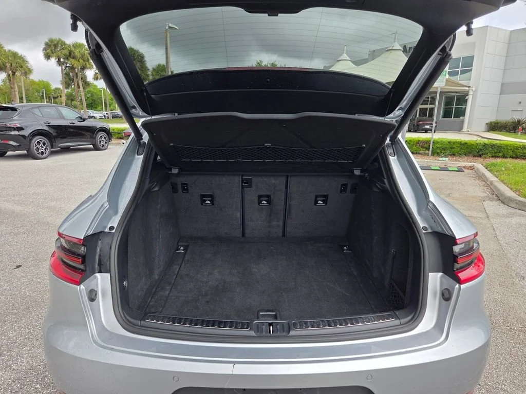 Used 2018 Silver Porsche  image 28