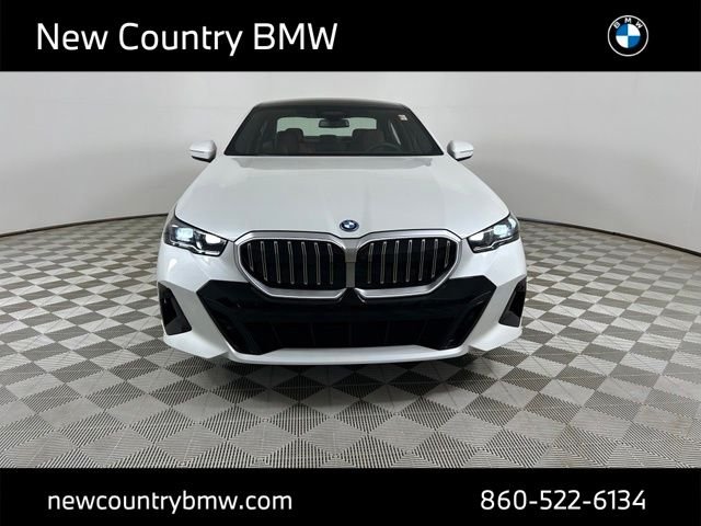 New 2026 Mineral White Metallic BMW 550e xDrive image 2