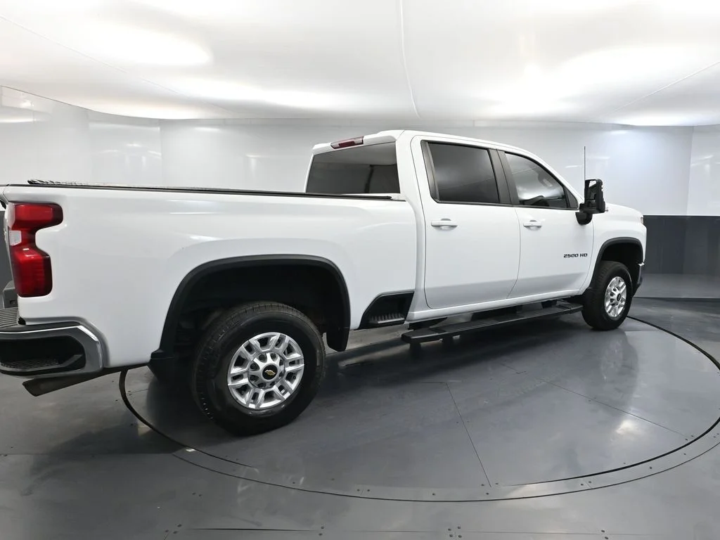 Used 2022  Chevrolet LT image 6