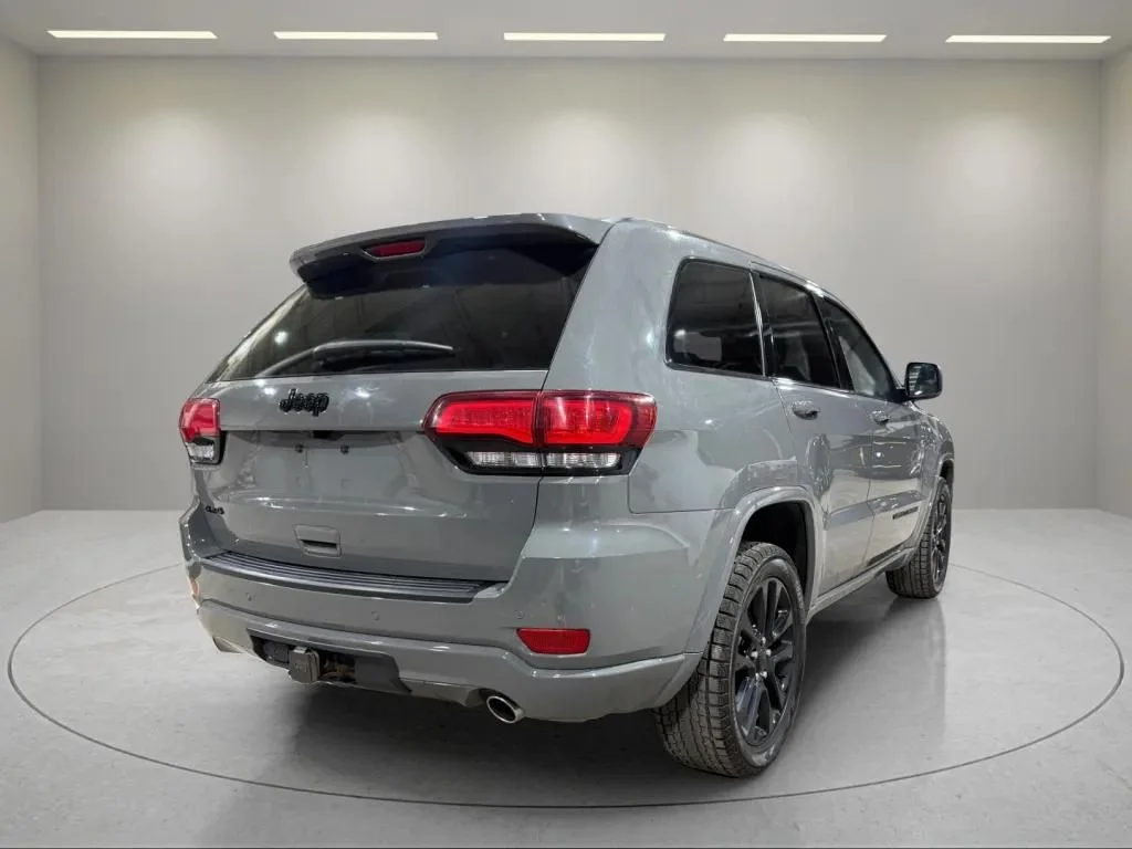Used 2021 Sting-Gray Clearcoat Jeep Laredo X image 4