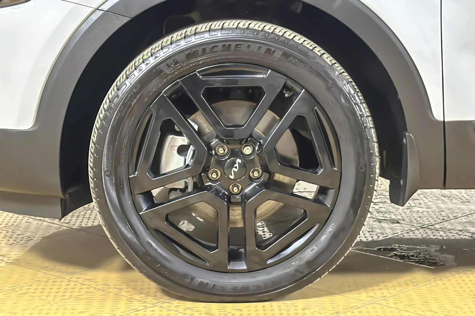 Used 2024 WOLF GRAY Kia SX AWD image 24