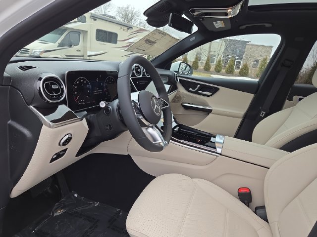 New 2026 Polar White Mercedes-Benz GLC300 image 25