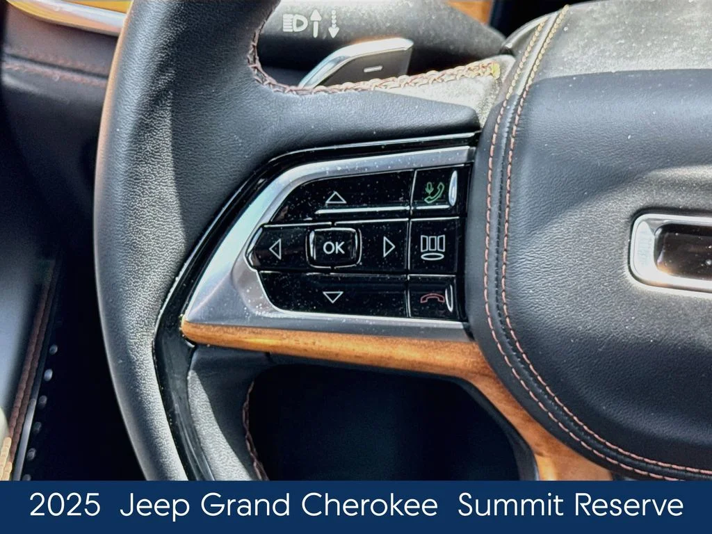Used 2025 White Jeep Summit Reserve image 25