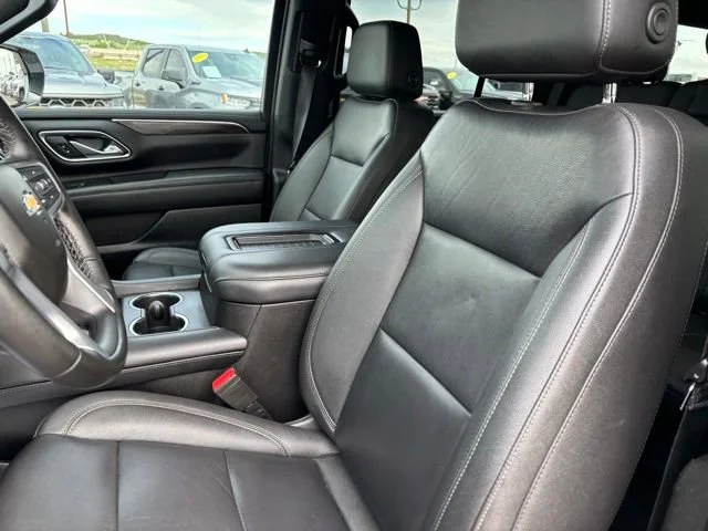 Used 2023 Iridescent Pearl Tricoat Chevrolet LT image 13