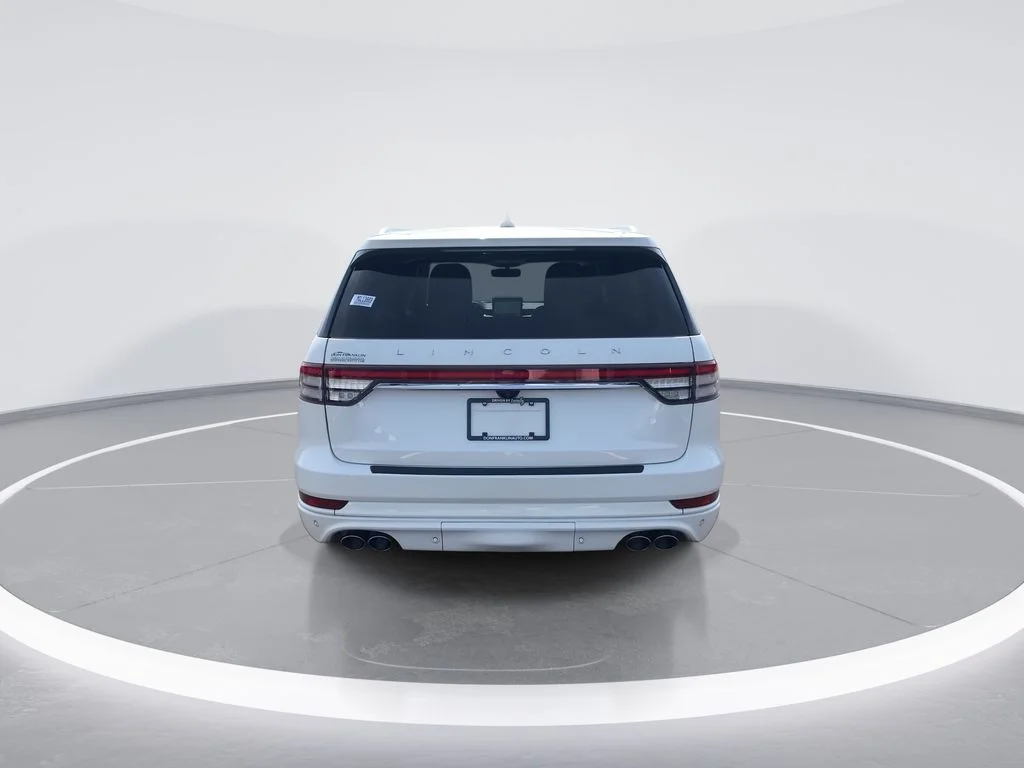 Used 2021 White Lincoln Reserve image 7