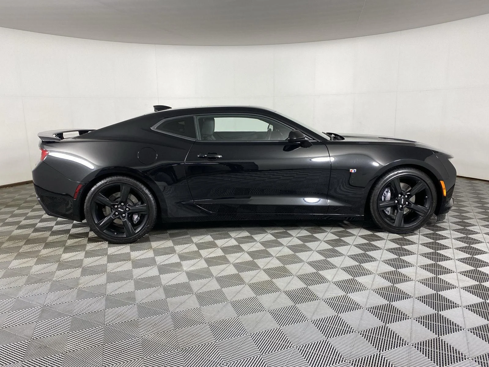 Used 2018 Black Chevrolet 2SS image 8