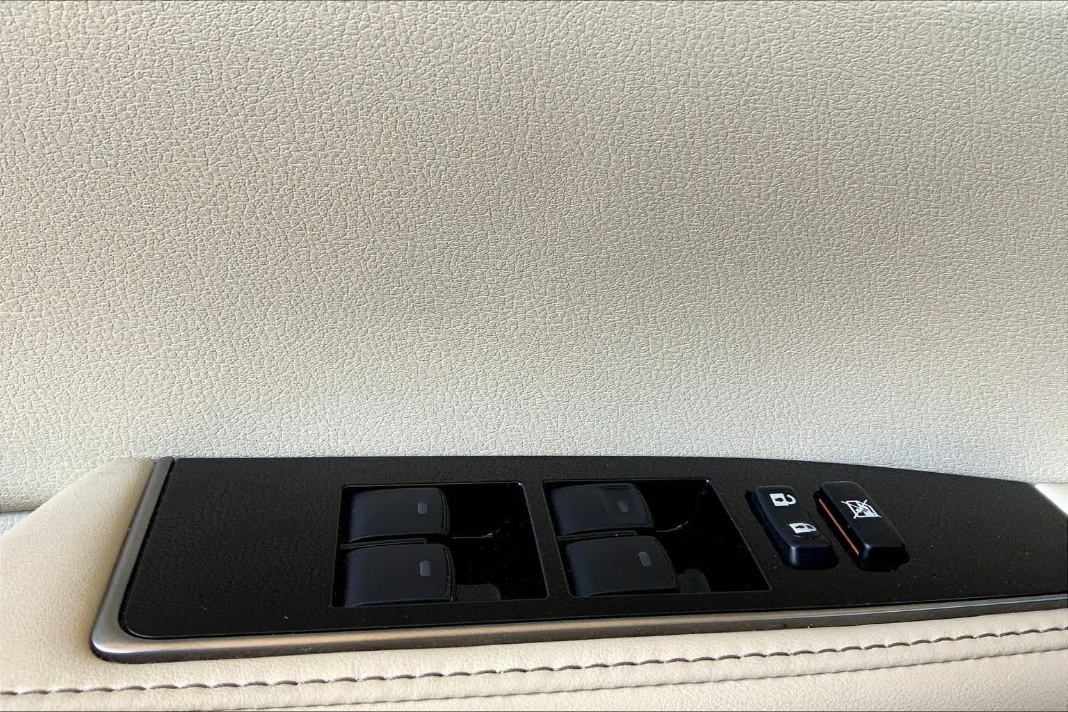 Used 2018 Matador Red Mica Lexus  image 29