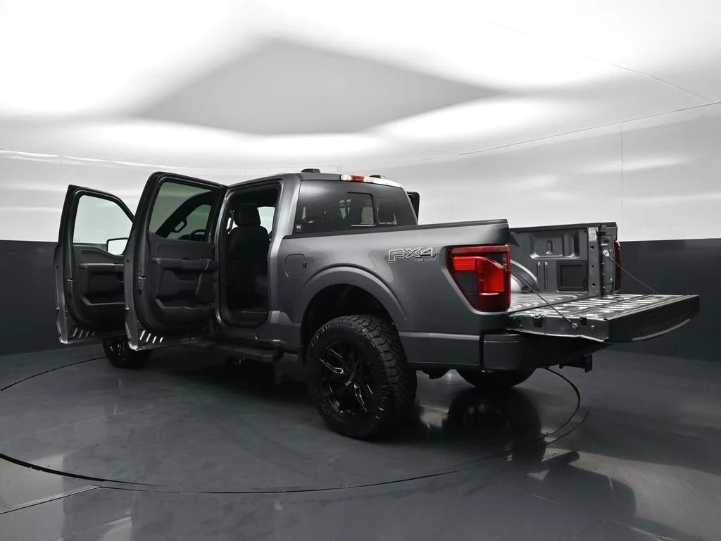 New 2026 Carbonized Gray Metallic Ford XLT image 28