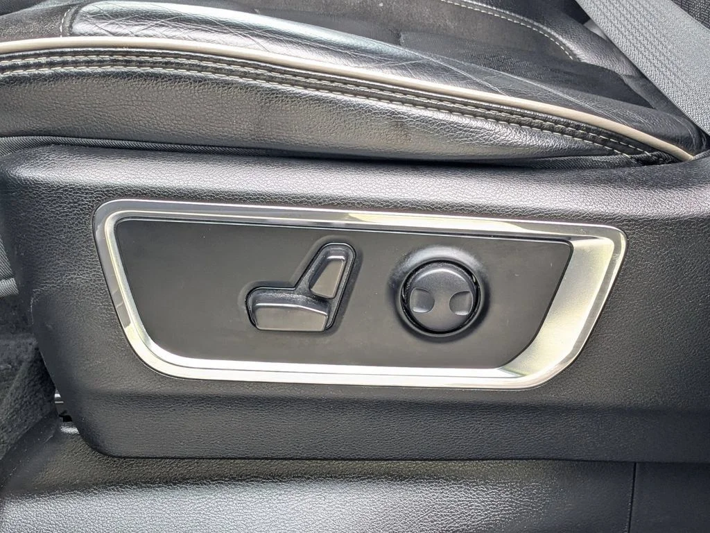 Used 2024 Silver Ram Laramie image 20