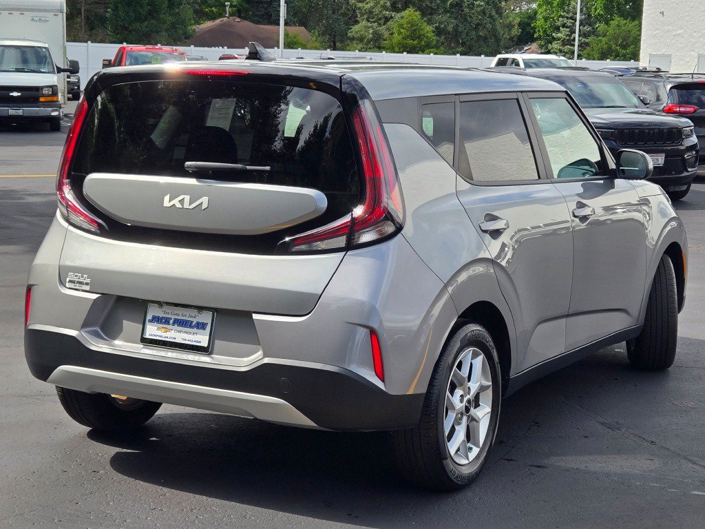 2024 Kia Soul LX - Photo 11