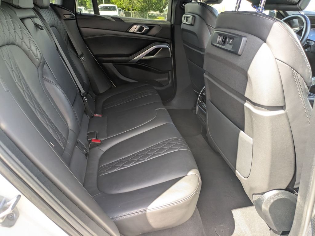 Used 2023 White BMW xDrive40i image 23