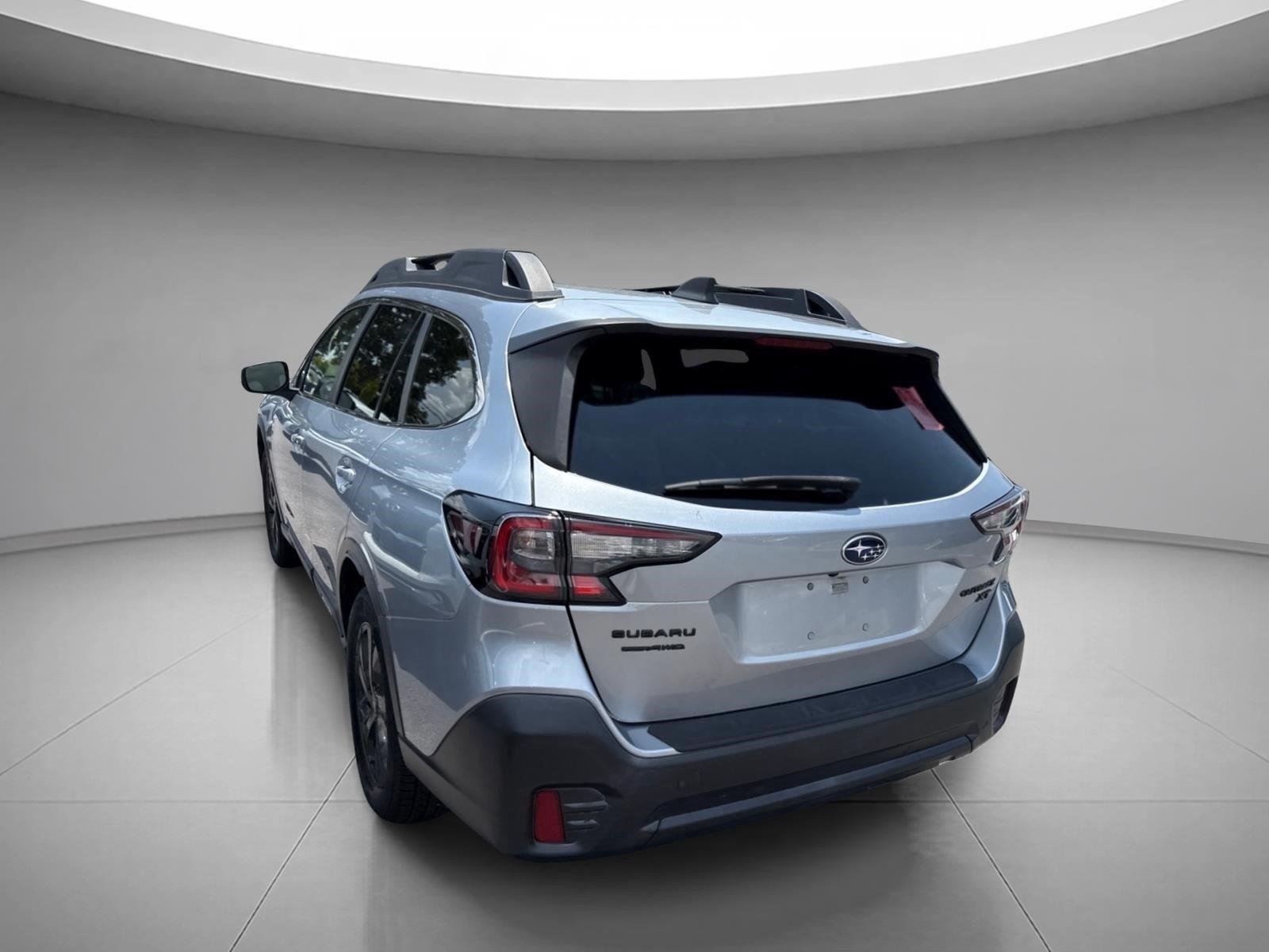 Used 2022 Ice Silver Metallic Subaru Onyx Edition XT image 10