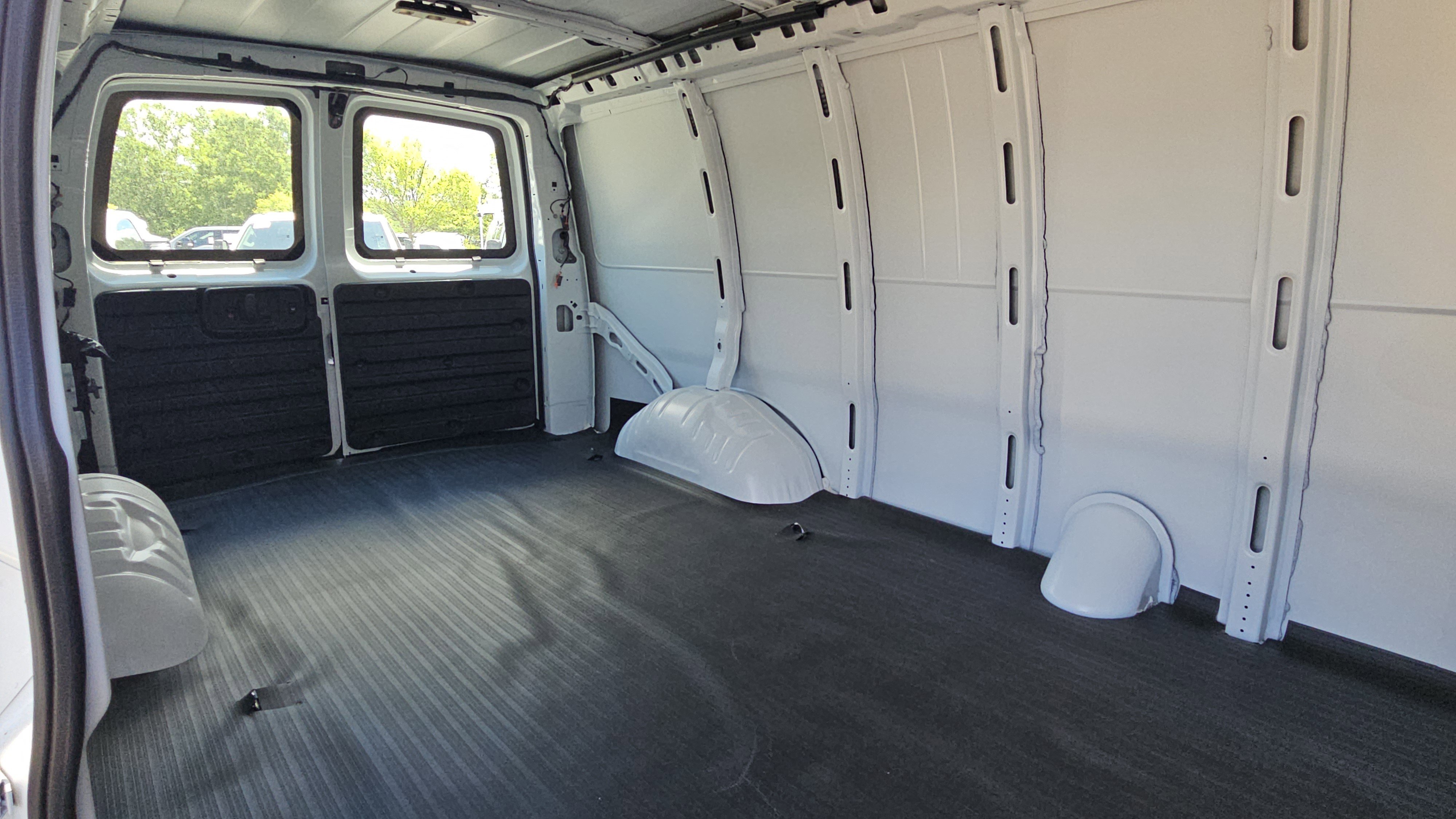 2025 Chevrolet Express Cargo Work Van - Photo 18