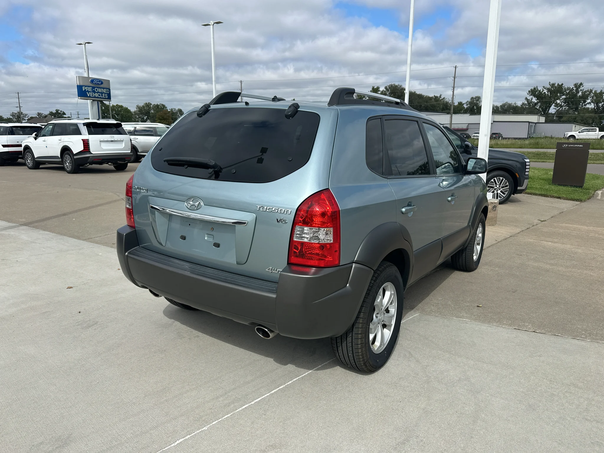 Used 2009 Desert Sage Metallic Hyundai SE image 10