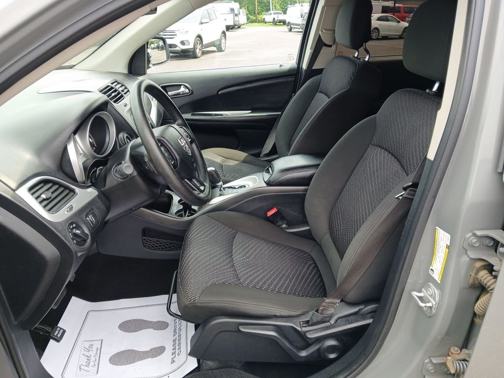 Used 2019 Gray Dodge SE image 10