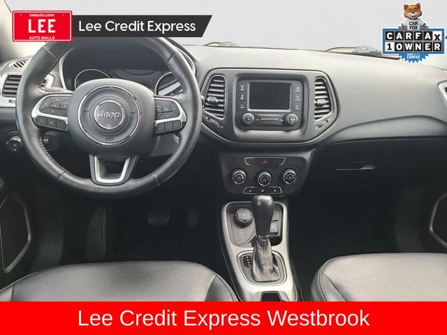 Used 2018 Red Jeep Latitude image 10
