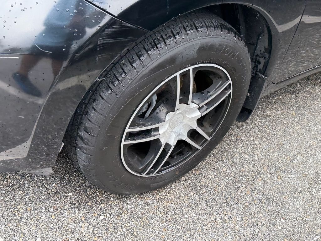 Used 2014 Black Nissan SV image 4
