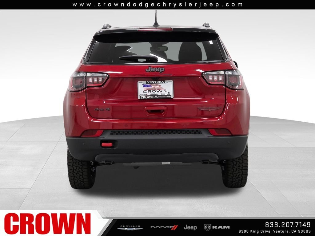 New 2026 Red Hot Pearl-Coat Exterior Paint Jeep Trailhawk image 6