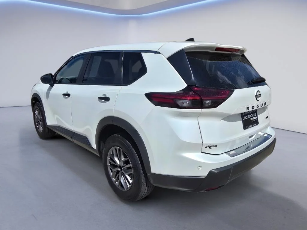 Used 2024 Everest White Pearl Nissan S image 3