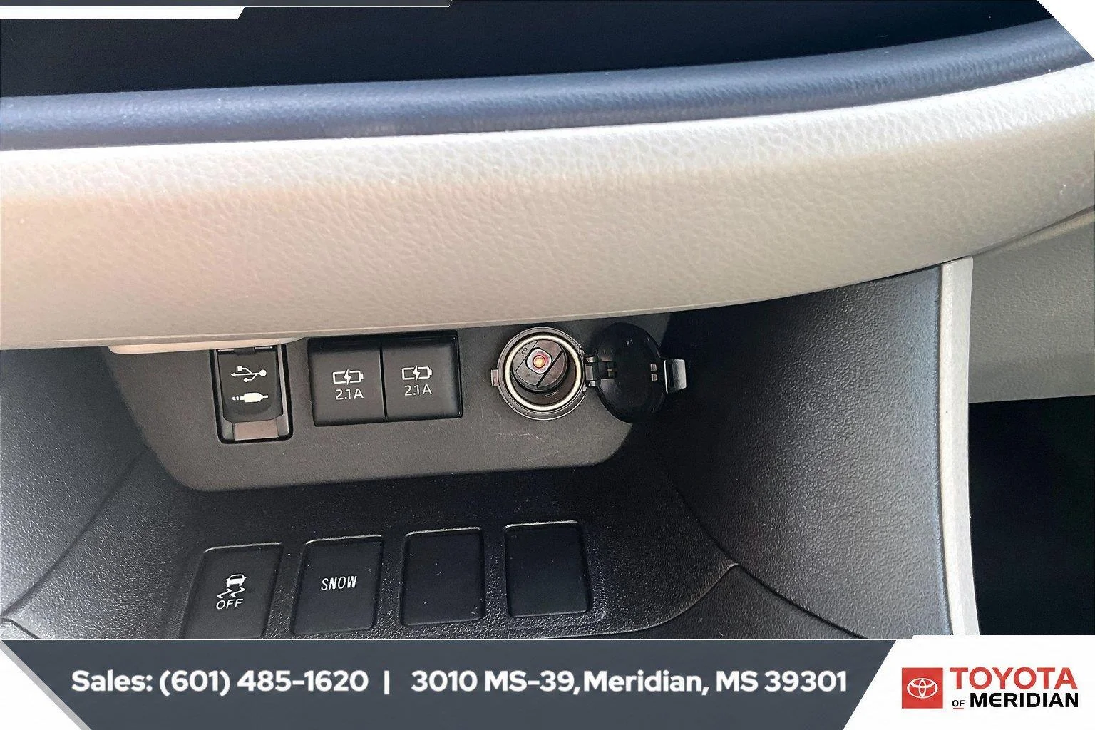 Used 2018 Celestial Silver Metallic Toyota XLE image 24