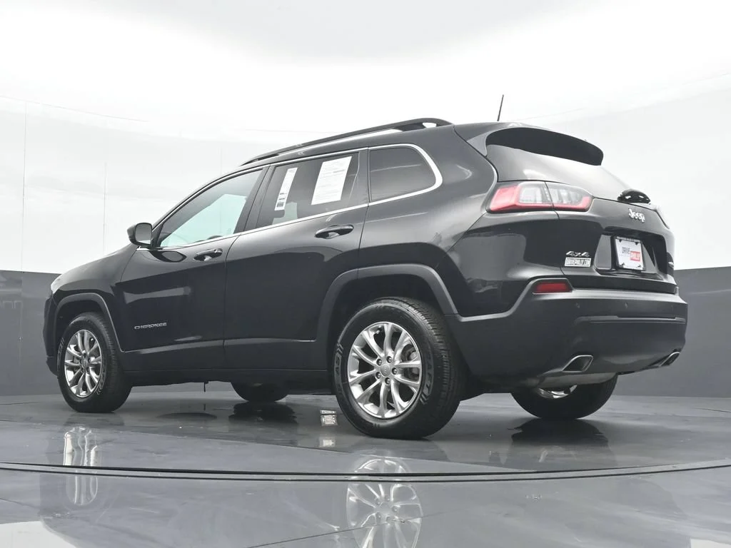 Used 2022 Black Jeep Latitude Lux image 28