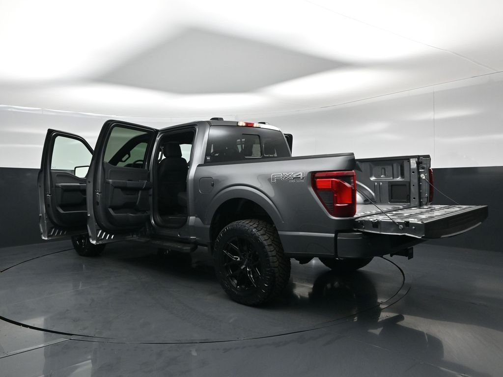 New 2026 Carbonized Gray Metallic Ford XLT image 28