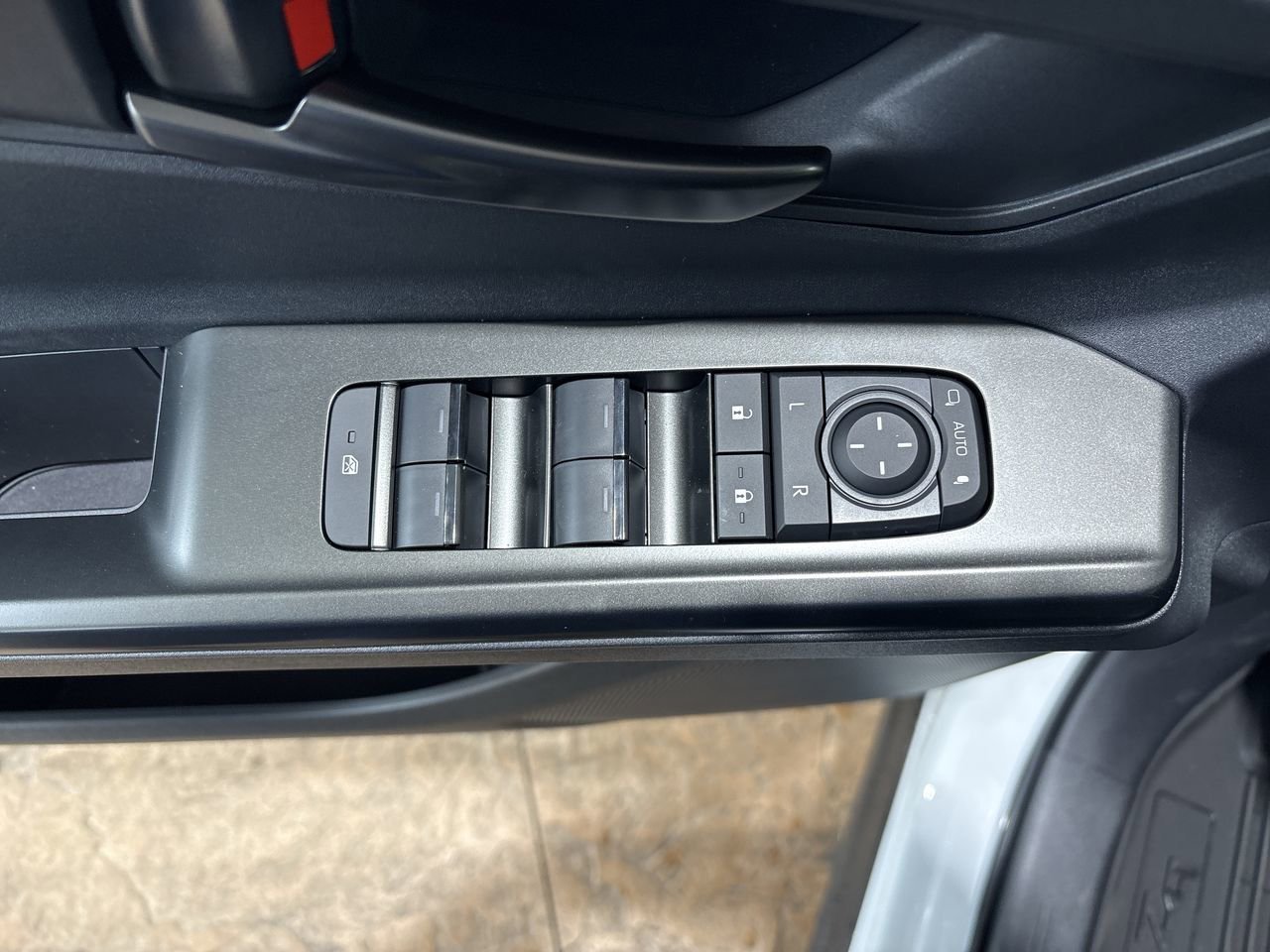 2026 Toyota bZ XLE - Photo 13