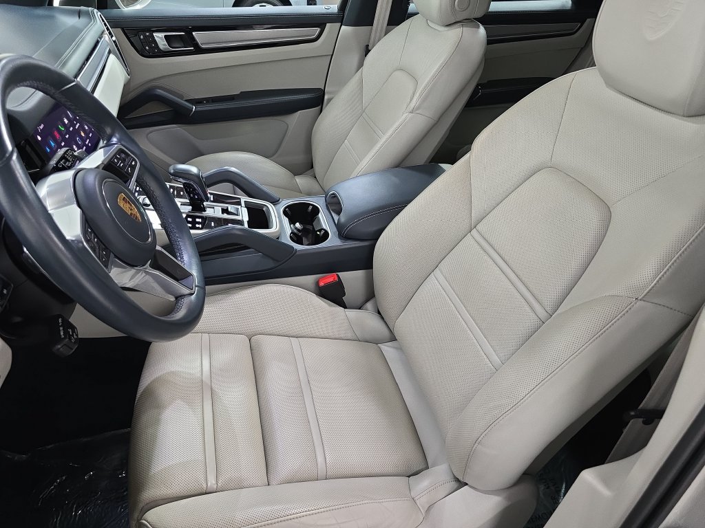 Used 2022  Porsche Platinum Edition image 5