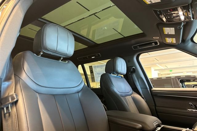 New 2026 Santorini Black Land Rover SE image 15