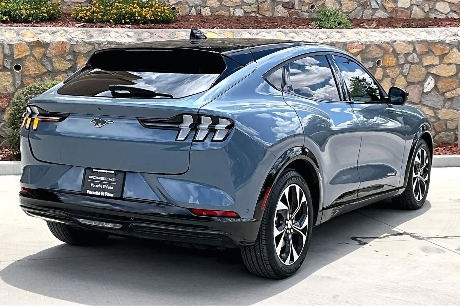 Used 2023 Vapor Blue Metallic Ford Premium image 7