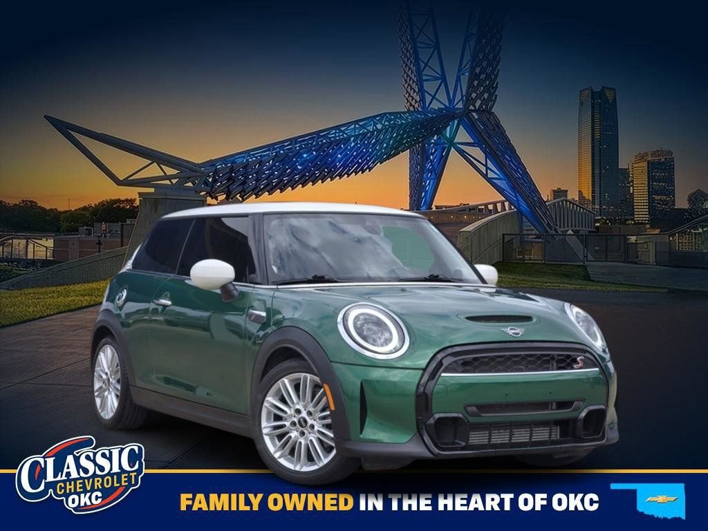 Green 2024 MINI Cooper S 2-Door Hatchback FWD Hatchback Front-Wheel Drive