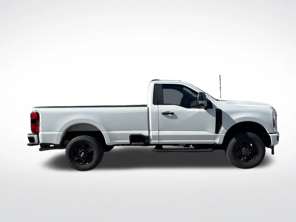 Used 2023 White Ford XL image 4