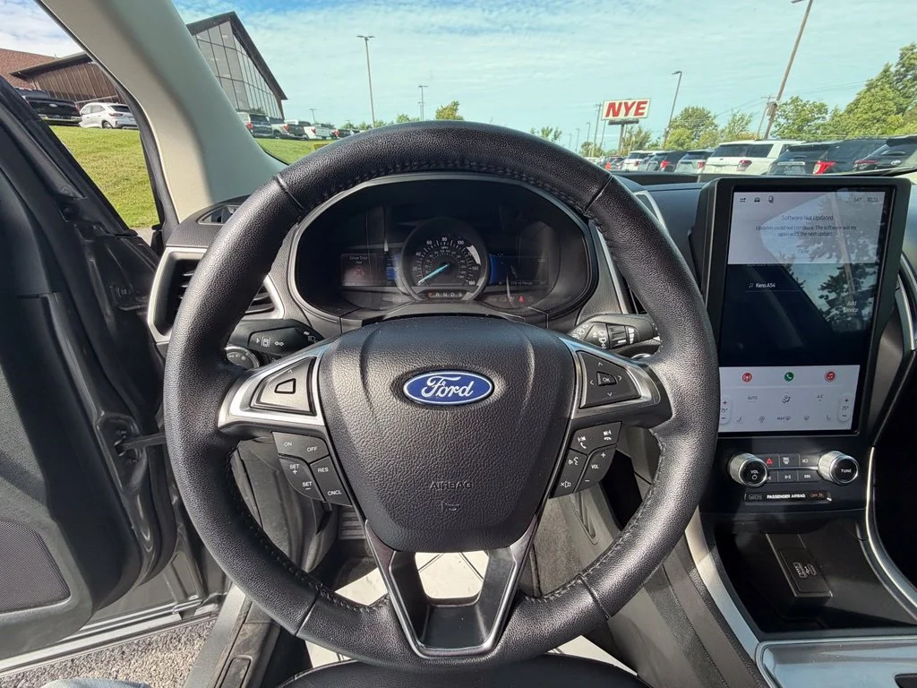 Used 2024 Gray Ford SEL image 27