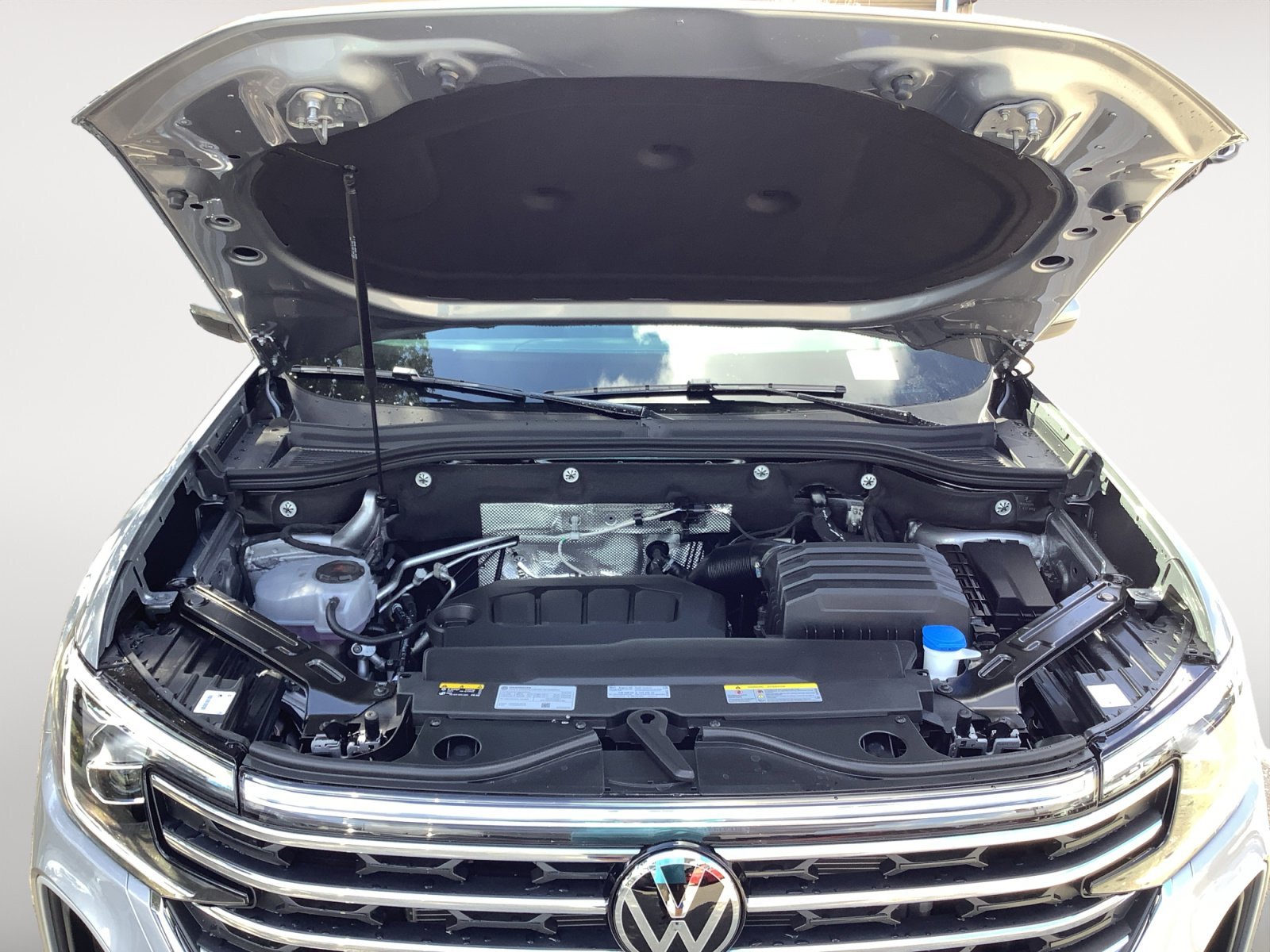 New 2026 Silver Mist Metallic Volkswagen 2.0T SE w/Technology image 11