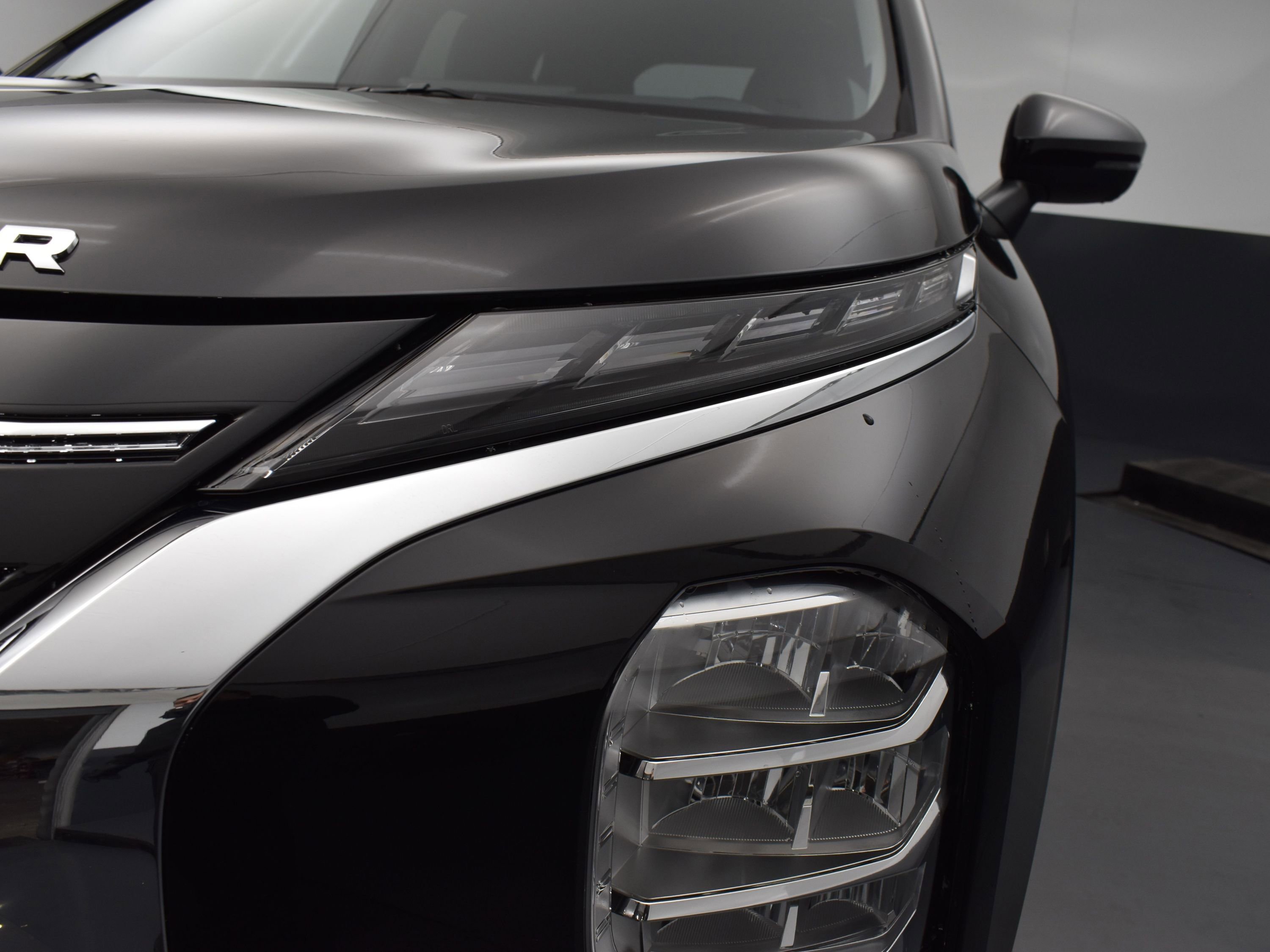 New 2026 Black Diamond Mitsubishi LE image 5