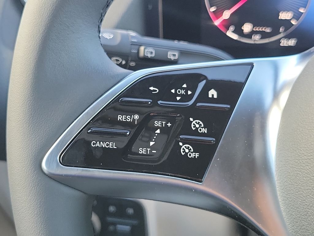 New 2026 Polar White Mercedes-Benz GLA 250 image 25