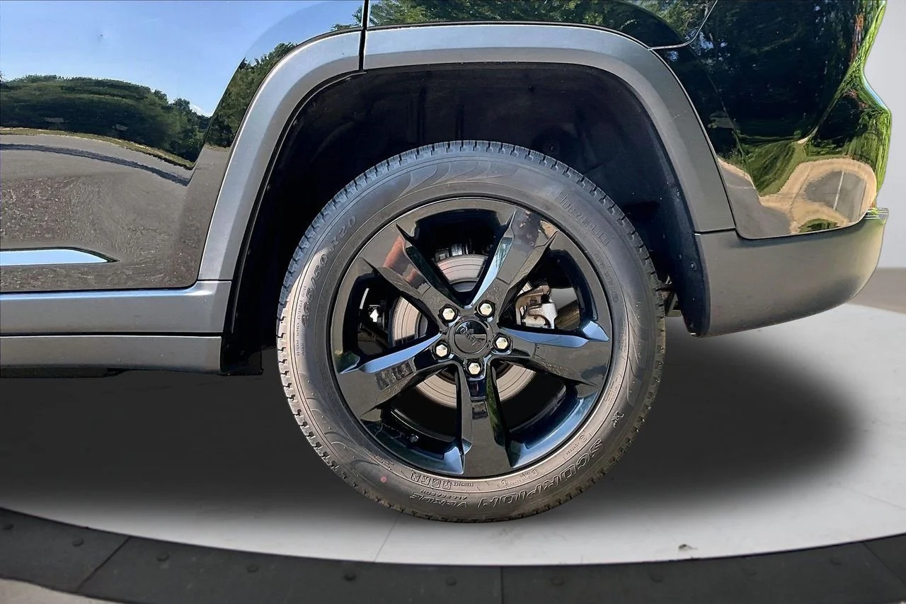 Used 2023 Black Jeep Limited image 35