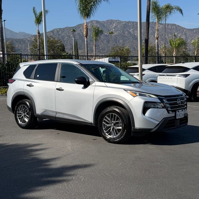 Used 2024 Silver Nissan S image 2