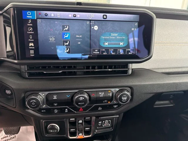 Used 2024 Green Jeep Sport S image 20