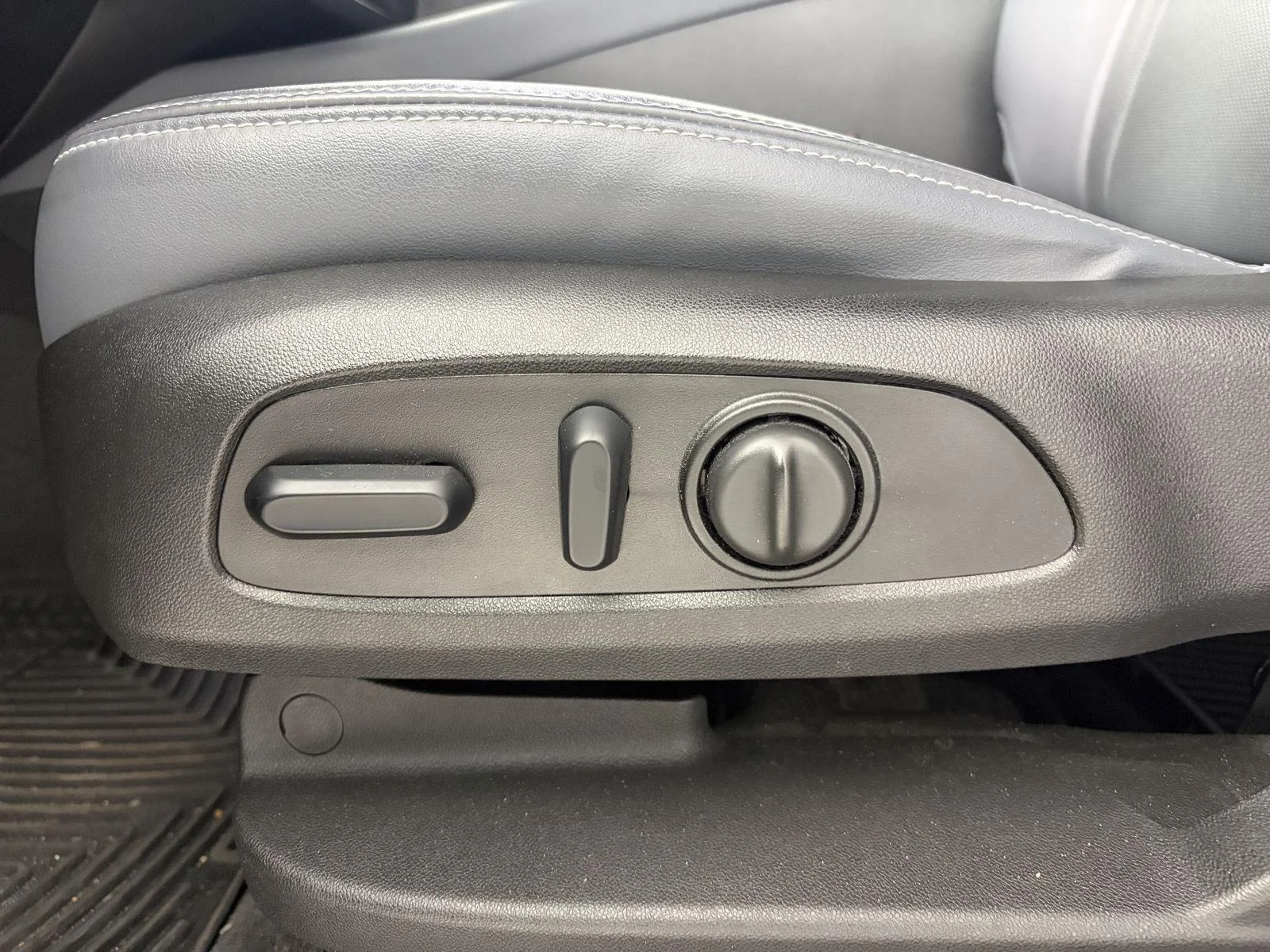 Used 2019 Satin Steel Metallic Buick Premium image 19